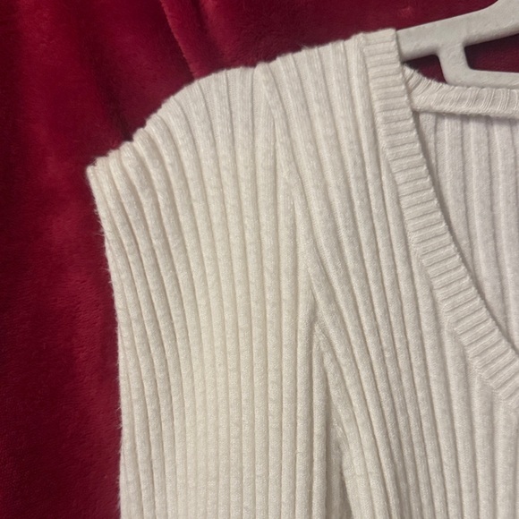 Express Off-White Ribbed Sweater - Picture 3 of 3